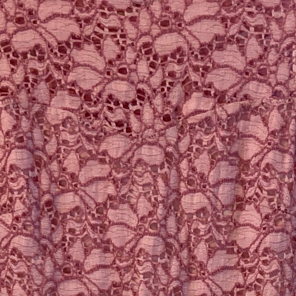 Pink lace maternity dress - Picture 2 of 4